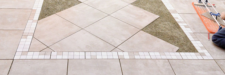 Degenhard Baugeschäft beim Fliesen verlegen