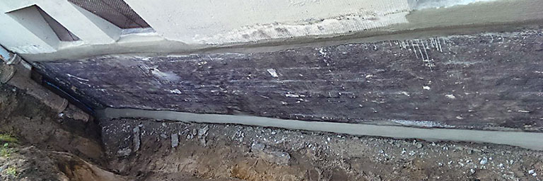 gut sichtbare Mauerwerksabdichtung